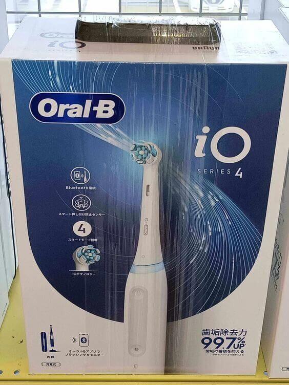 Oral-B iO シリーズ 4 電動歯ブラシの箱